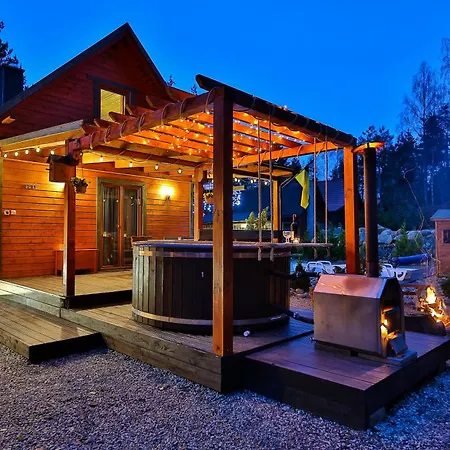 Hébergement de vacances Caloroczny Jeleniowka Na Kaszubach Z Balia Na Wylacznosc,wspolny Basen I Bilard Z Domkiem Sowka - Ostrowite Lesna Dolina *