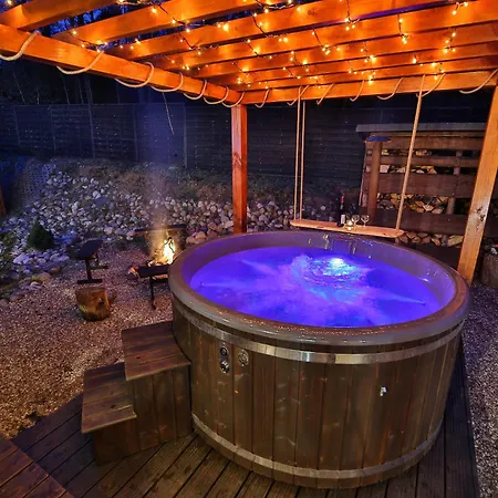 Caloroczny Jeleniowka Na Kaszubach Z Balia Na Wylacznosc,wspolny Basen I Bilard Z Domkiem Sowka - Ostrowite Lesna Dolina Hébergement de vacances